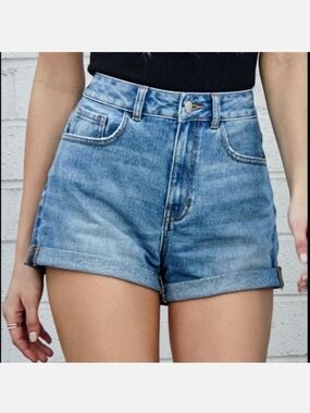 Bullhead Denim Women's Mom High Rise Jean Shorts Light Wash Size 1